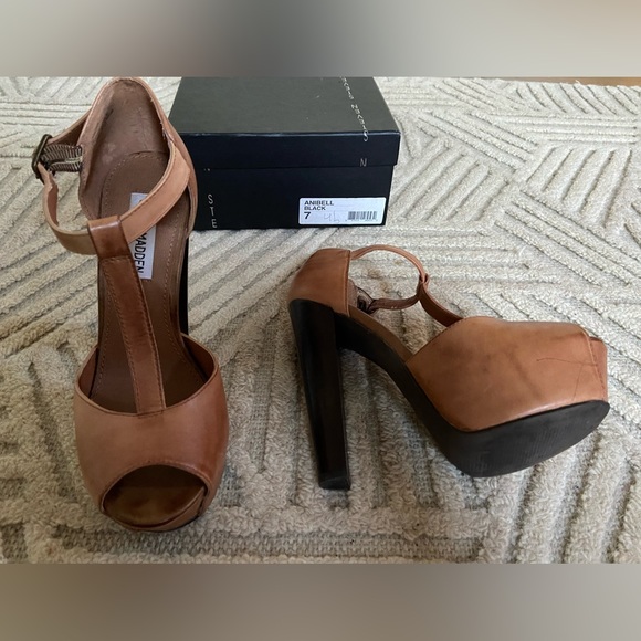 Steve Madden Dyvine T-strap platform heels - Picture 4 of 5